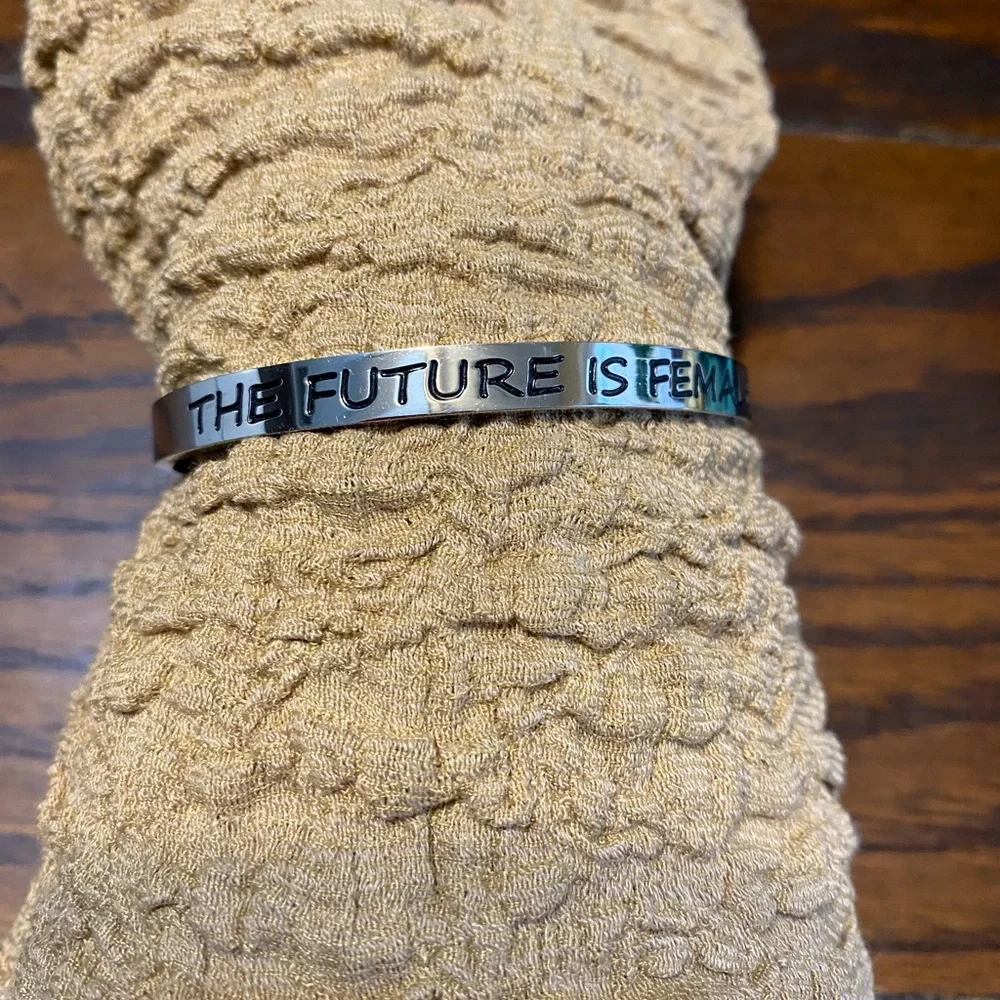 Slim cuff bracelet - Picture 1 of 3